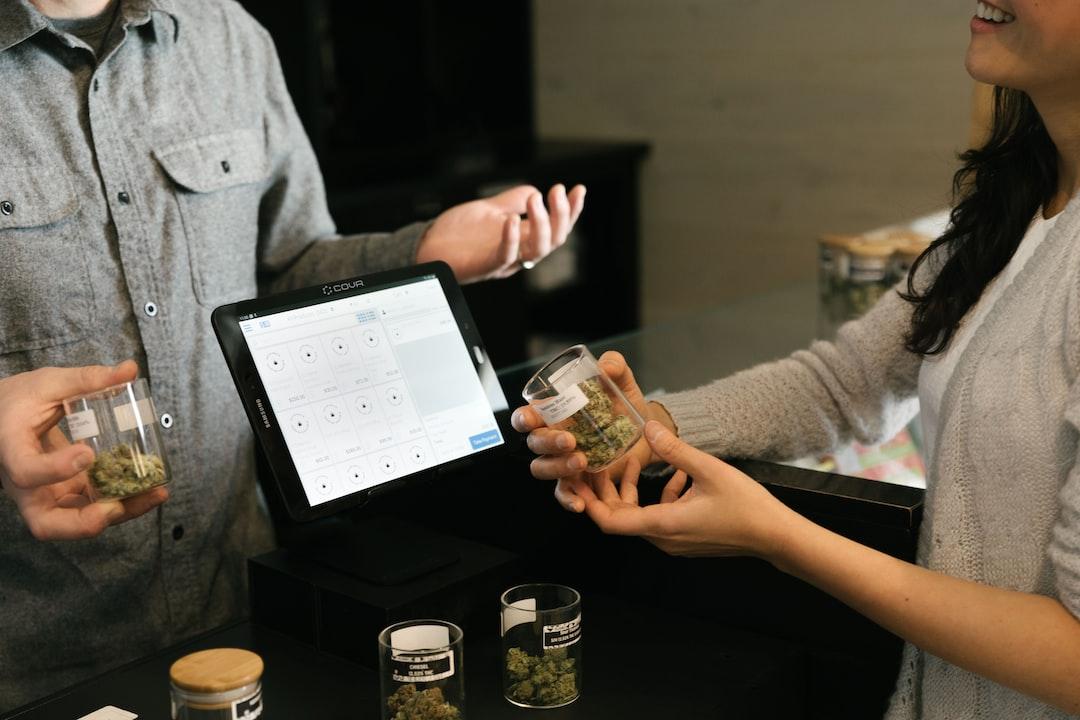 比特币巨鲸沉睡十年后苏醒，转移4300万美元：投资者需担忧吗？